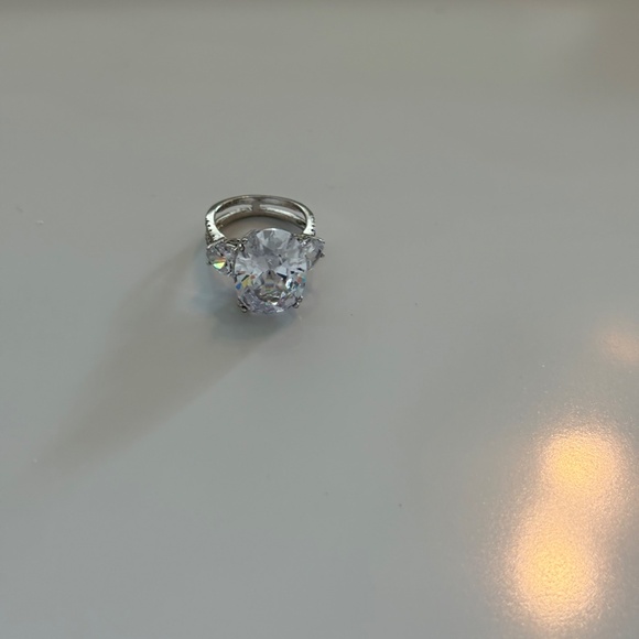 Ring - Picture 2 of 4